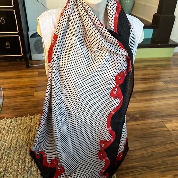 Scarf with Fringed Ends with bows. Very Cute! New never worn. - Picture 2 of 2